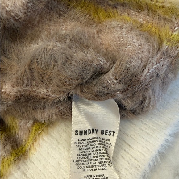 Aritzia Sunday Best Kitten V-Neck Sweater in Tan Brown Ivory Stripe Size Medium - Picture 6 of 7